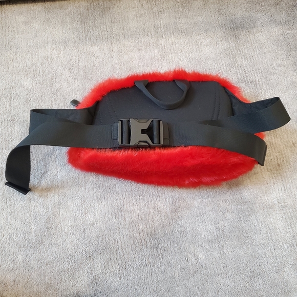 North Face x Supreme Faux Fur bag - Picture 6 of 6